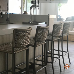 Móveis externos de alto padrão - banquetas sofisticadas para área gourmet