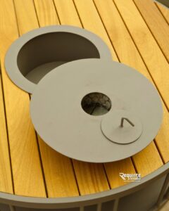 Mesa de centro com lareira ecológica para área gourmet no inverno