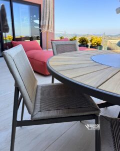 Móveis externos de alto padrão - mesa com centro giratório e poltronas em corda náutica