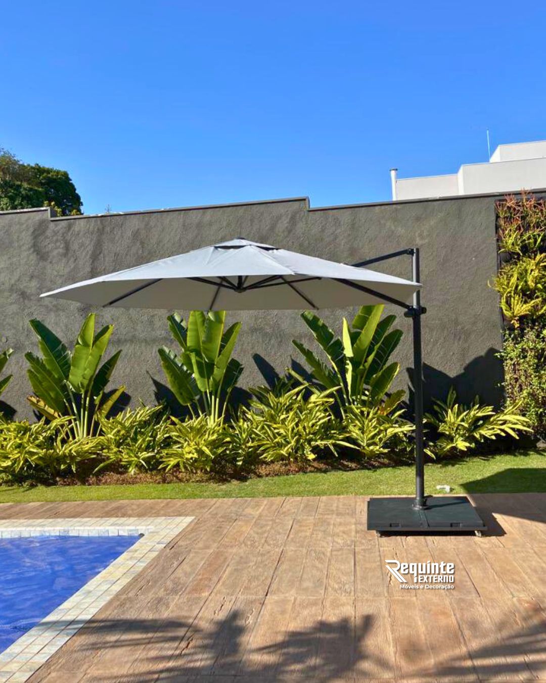 Móveis externos de alto padrão - ombrelones de design com proteção solar