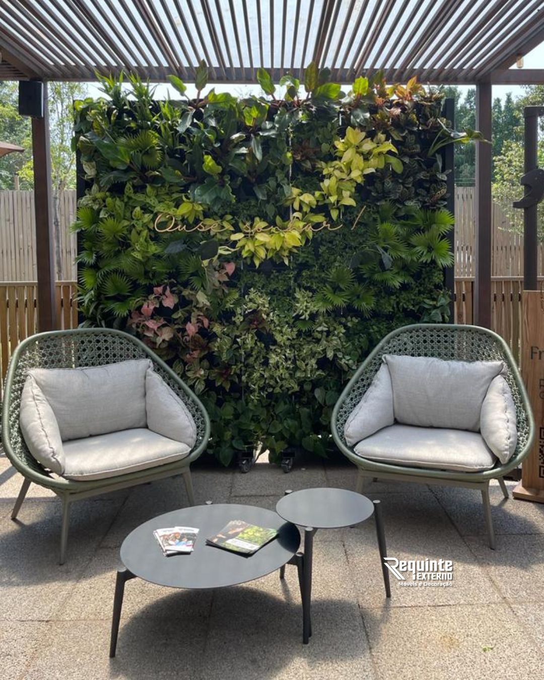 Móveis externos de alto padrão - cadeira em madeira e corda náutica