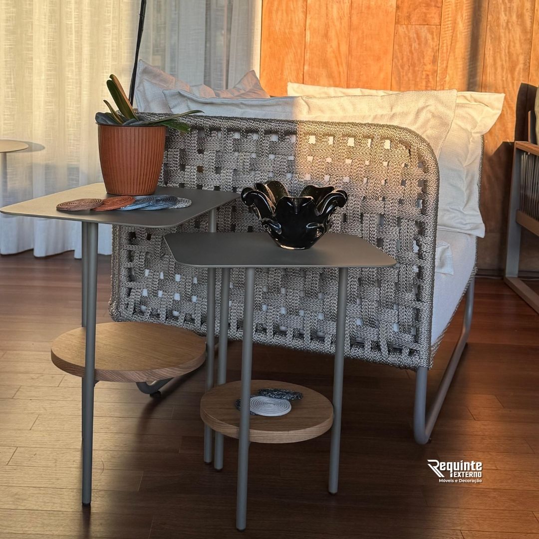 Móveis externos de alto padrão - mesas de apoio em alumínio e madeira